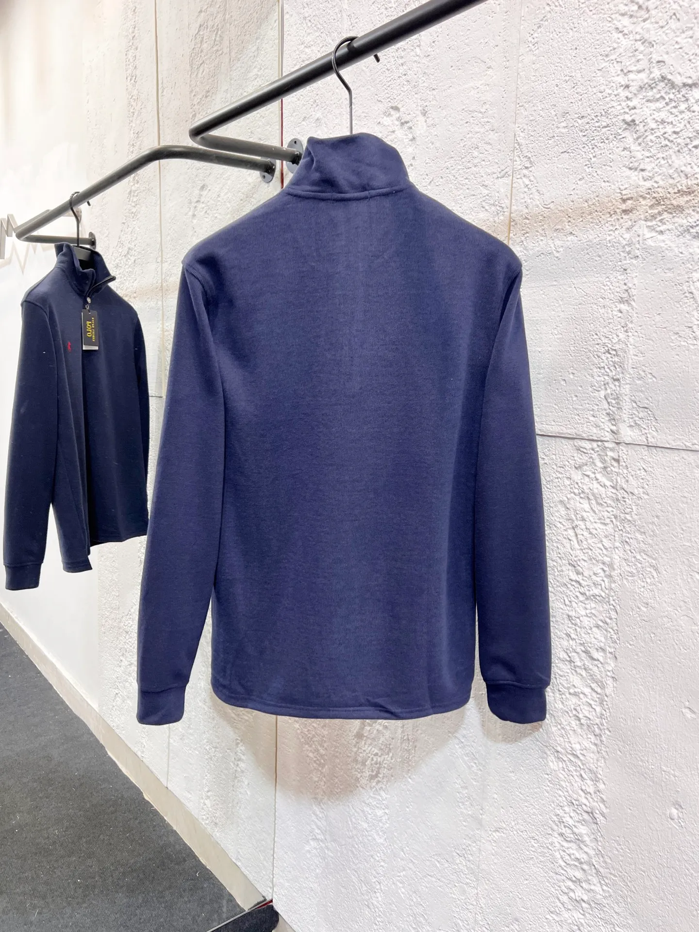 P196 Style number: T72 2235# Actual pictures! ! Ralph Lauren Minnie fabric long-sleeved half-zip sweatshirt. Color: black, oatmeal gray, camel, dark gray, light gray, navy blue, milk white. A total of 7 colors. Size: M-100-120 catties L-120-140 catties XL-140-160 catties 2XL-160-180 catties